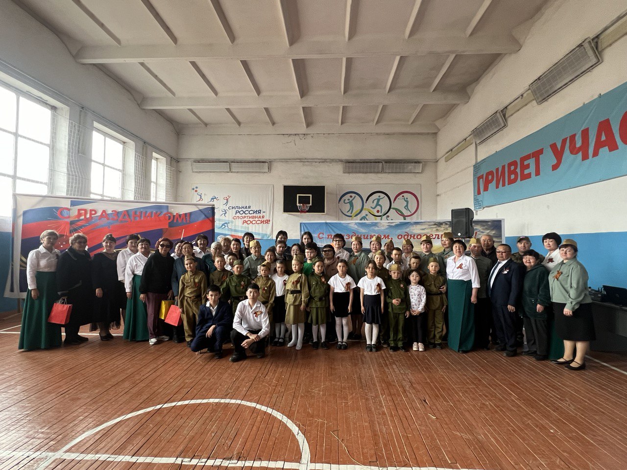 Праздничный концерт к 80 - летию Великой Победы глазами зрителей.
